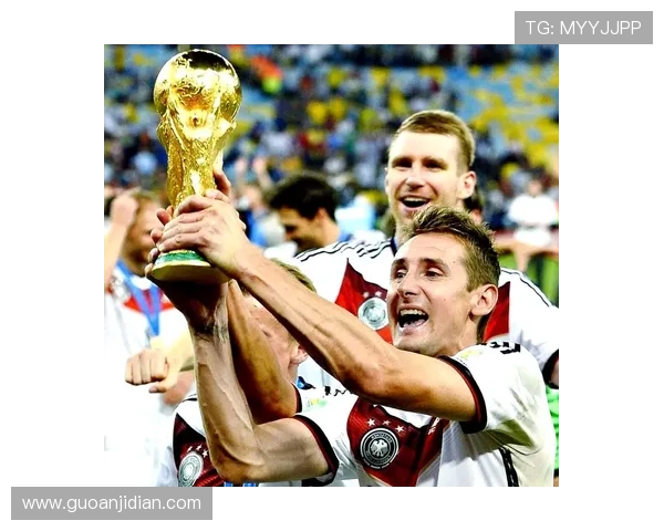 德国足球明星斯的辉煌历程与对足球的深刻影响分析